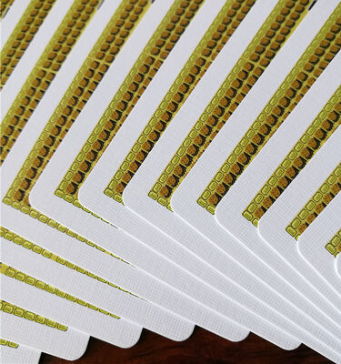 購入 プレミアムゴールドフォイル、カスタムデザイン、ポーカーやゲーム用の310gsmブラックコア紙を使用したカスタムトランプ online manufacture